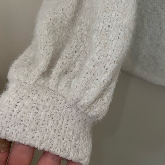 Urban‎ Outfitters White Sheer Deep V-Neck Slouchy Boho Long Sleeve Sweater Small - Picture 4 of 9